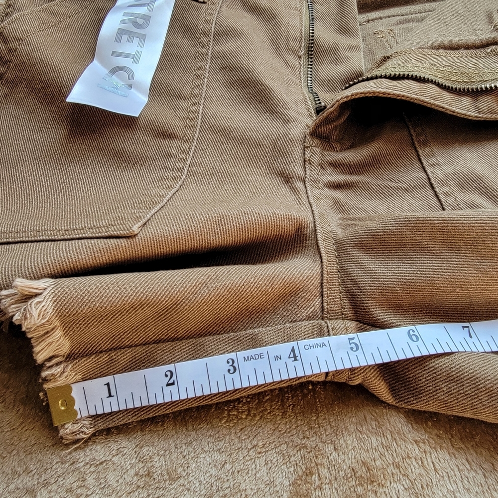 Tinseltown High Rise Utility Mom Shorts - Size 3 - Picture 8 of 8